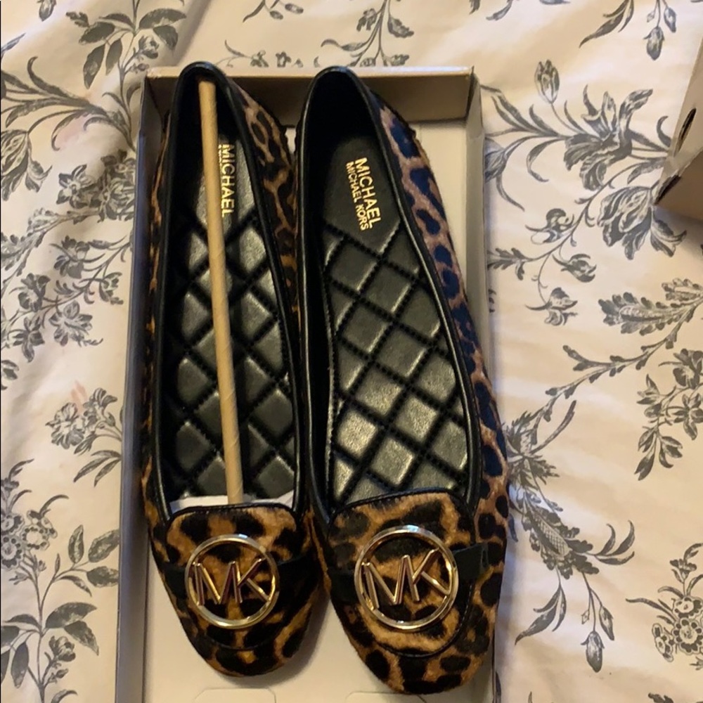 Adorable Michael Kors flats!